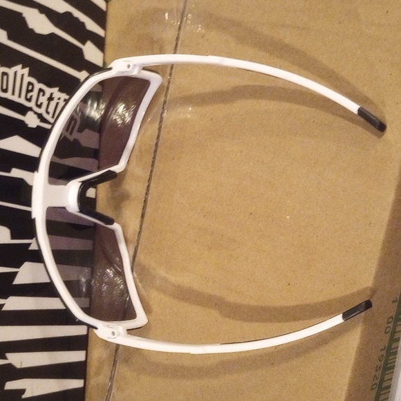 Sunglasses - Picture 2 of 5